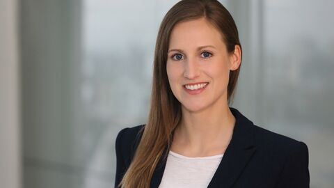 Porträtfoto von Myrna Apel