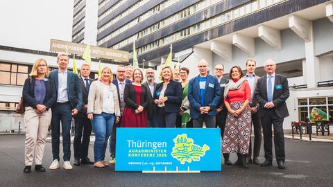 Gruppenfoto der Teilnehmer und Teilnehmerinnen