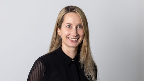 Porträtfoto von Sina Schreiner